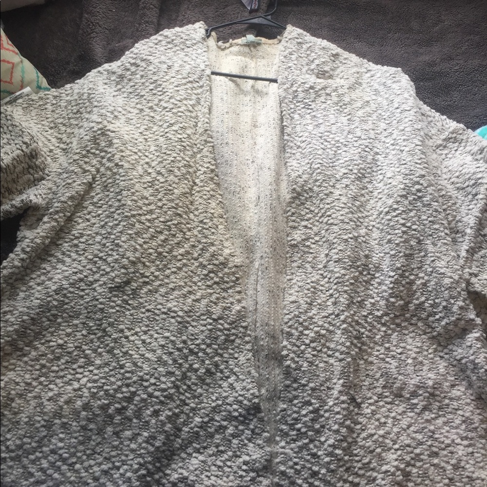 Oversized white & black cardigan. Super worm