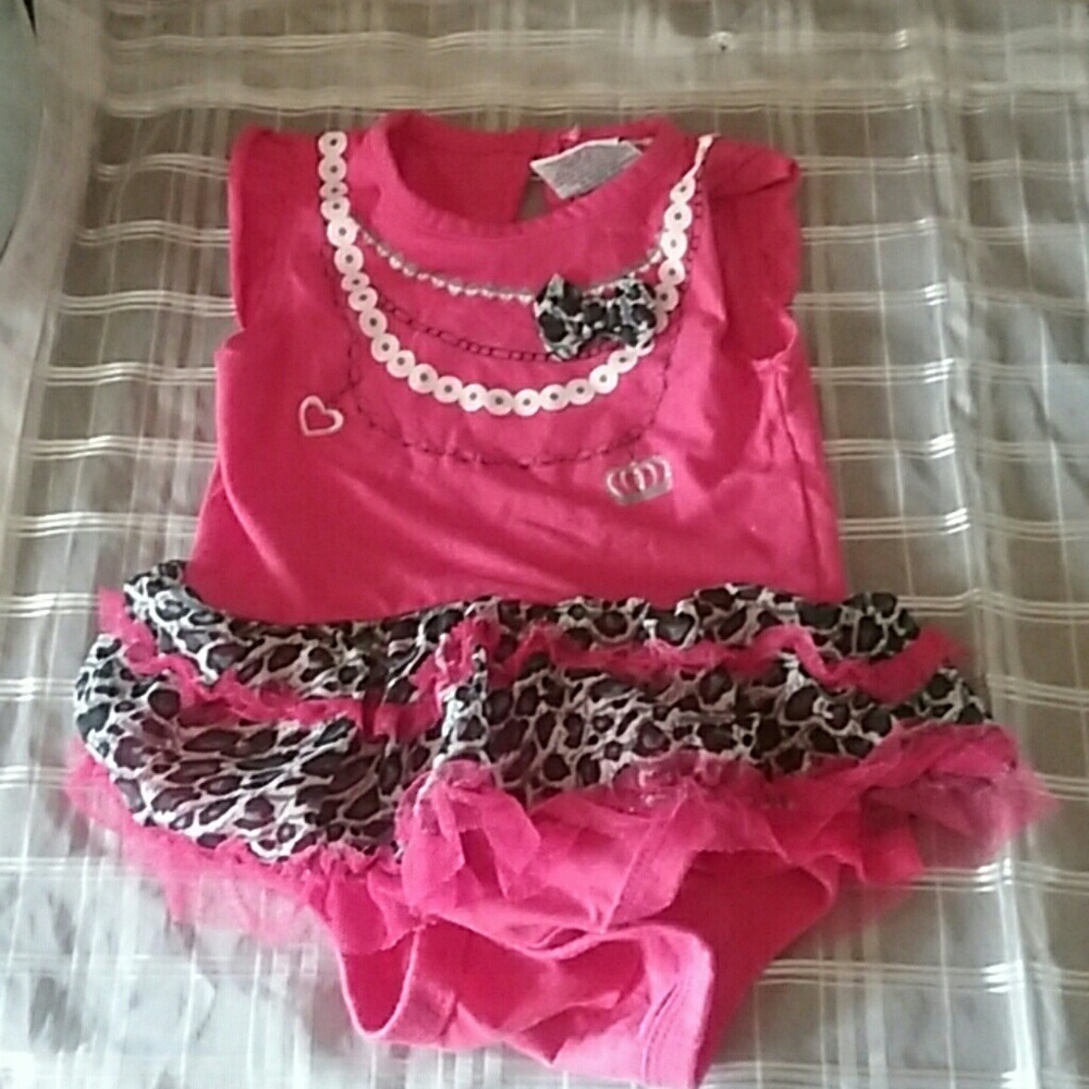 Adorable jumpsuit by baby Paris