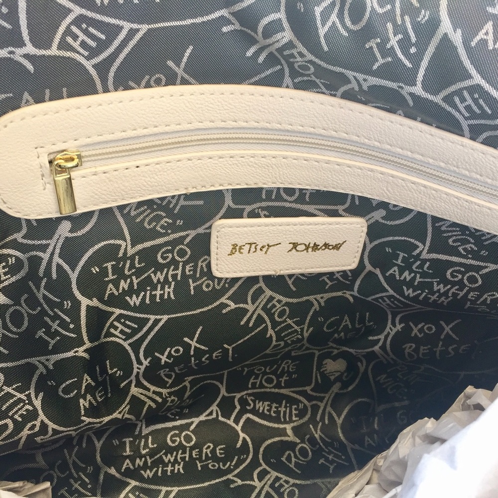 Betsey Johnson Large Pink Floral Tote & Pouch 🌸 - Picture 8 of 8