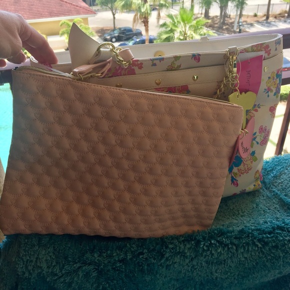 Betsey Johnson Large Pink Floral Tote & Pouch 🌸 - Picture 2 of 8