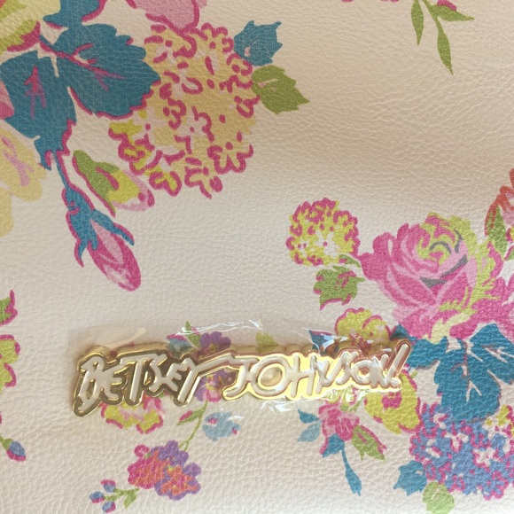 Betsey Johnson Large Pink Floral Tote & Pouch 🌸 - Picture 5 of 8