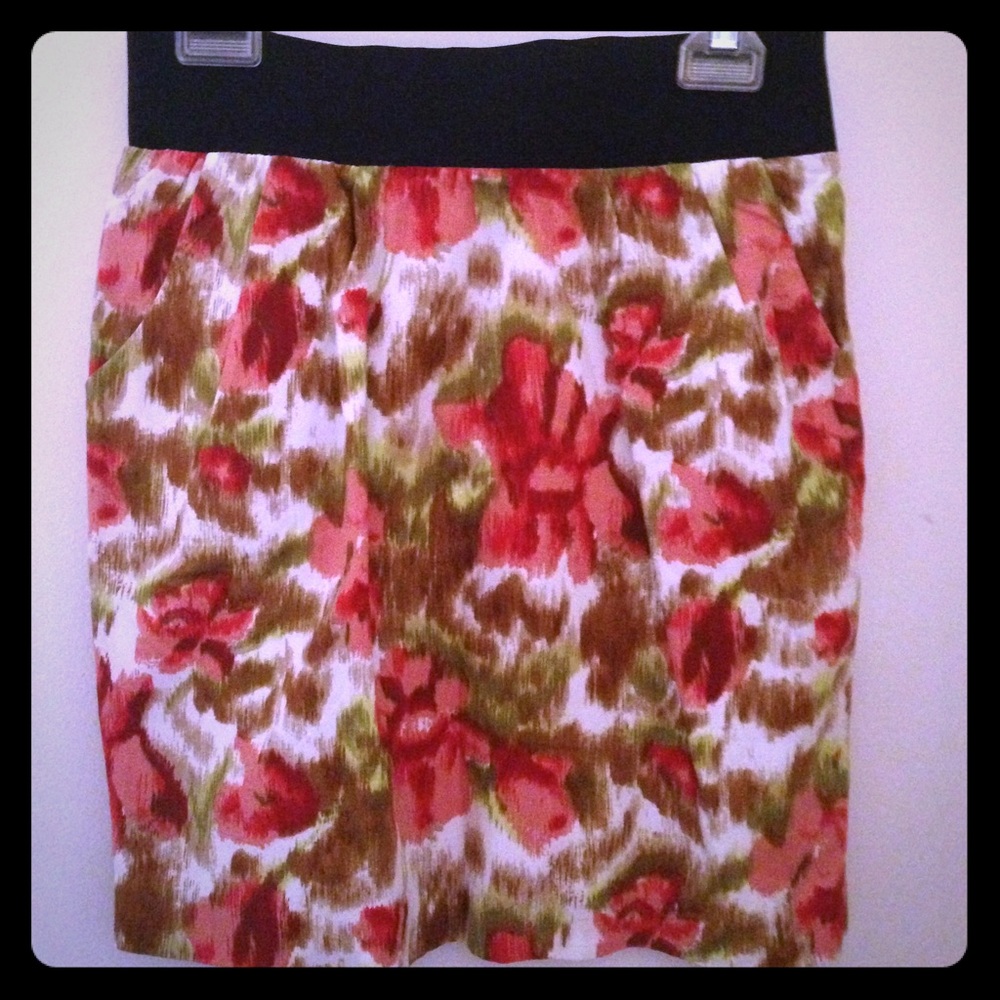 New! BB Dakota Floral Miniskirt