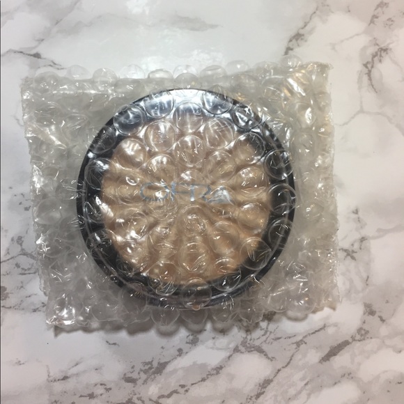 Rodeo Drive Highlighter by OFRA Cosmetics - Picture 2 of 5