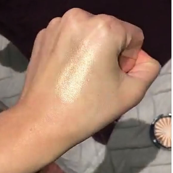 Rodeo Drive Highlighter by OFRA Cosmetics - Picture 5 of 5
