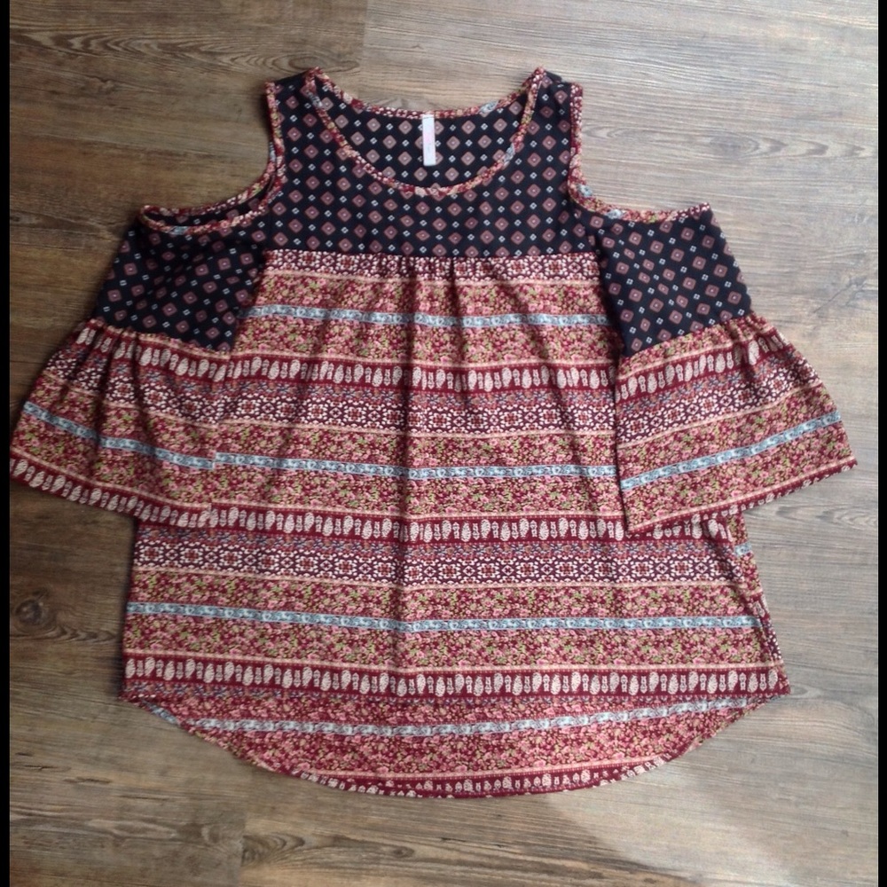 Fun Cold-Shoulder Top - Picture 2 of 5