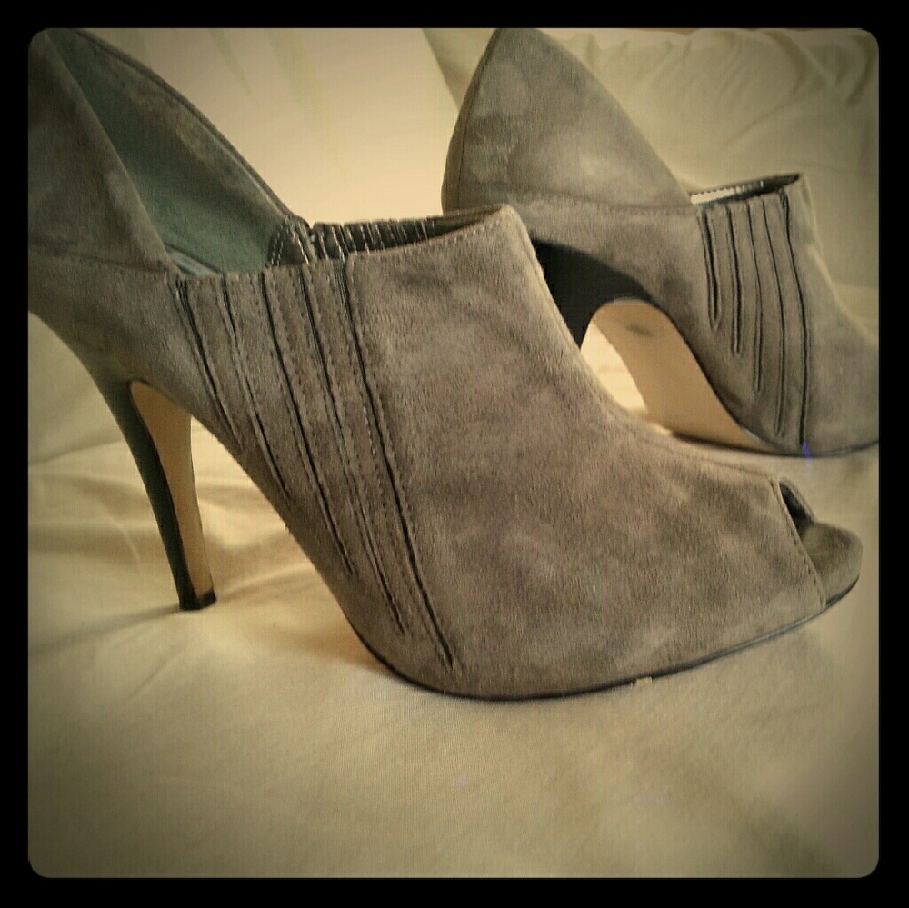 Guess grey suede peeptoe heels