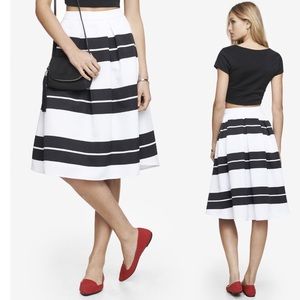 ✨HP!!✨ Express side-zip pleated long skirt