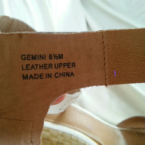 White small wedge summer sandal with ankle  straps - Picture 3 of 3