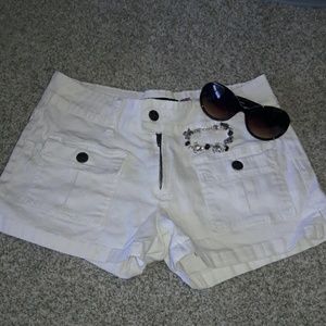 White bubble gum shorts 9/ 10s