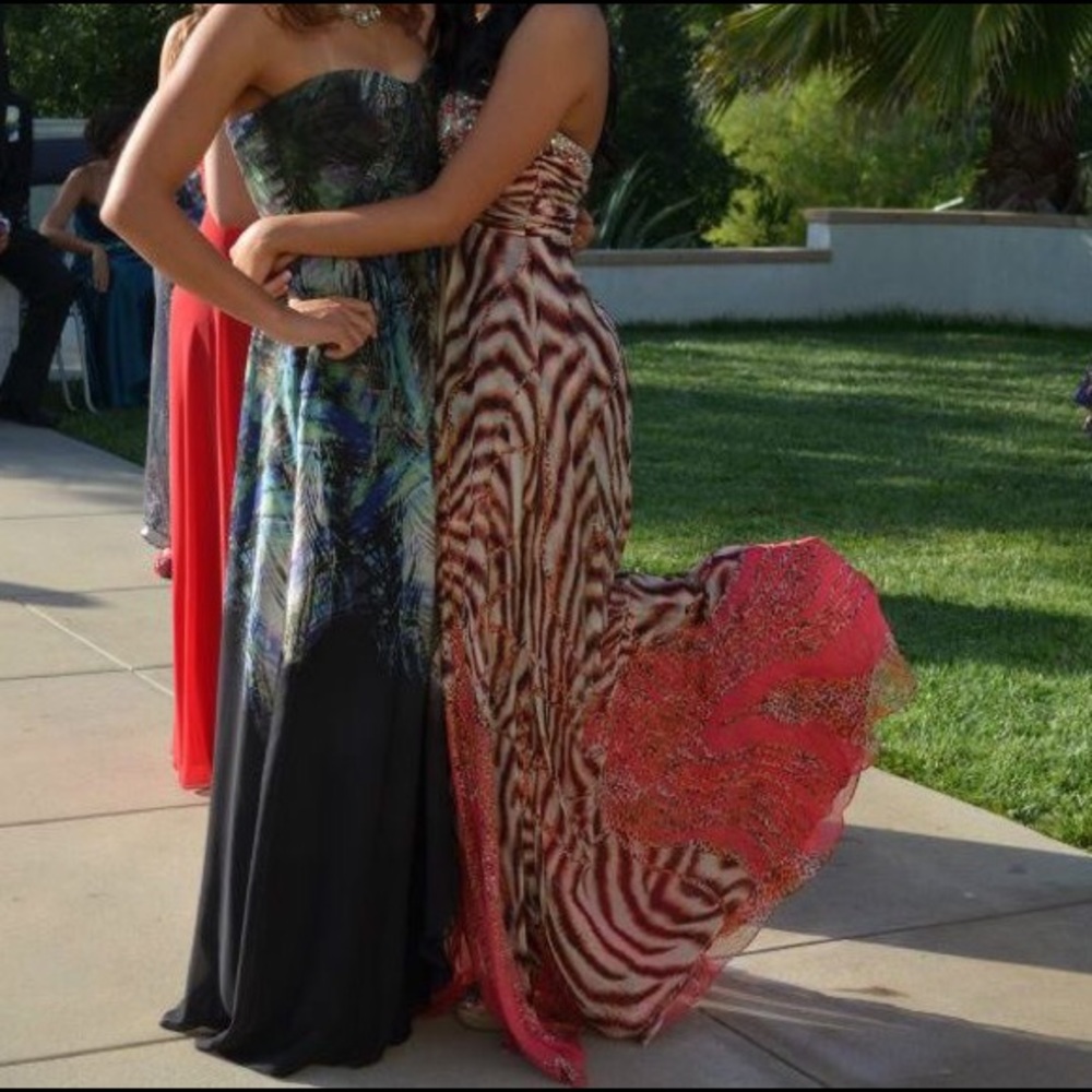 Tony Bowls hot pink printed sweetheart