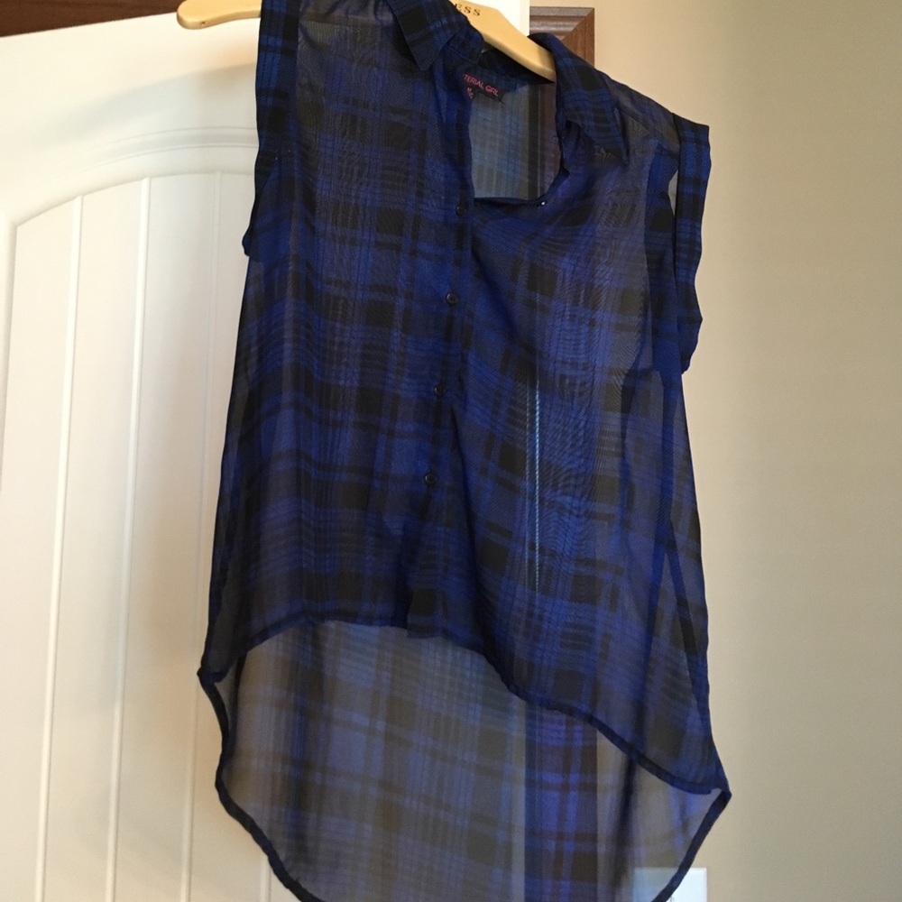 Blue/black sleeveless top