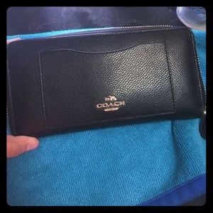 Authentic Coach zip around accordion black wallet