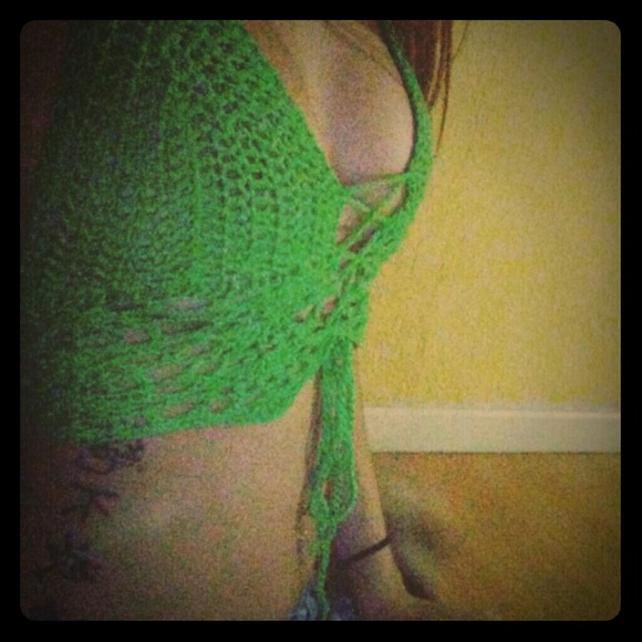 Handmade crochet crop top - Picture 2 of 2