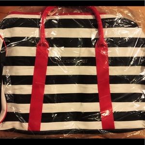 Weekender traveling duffle bag