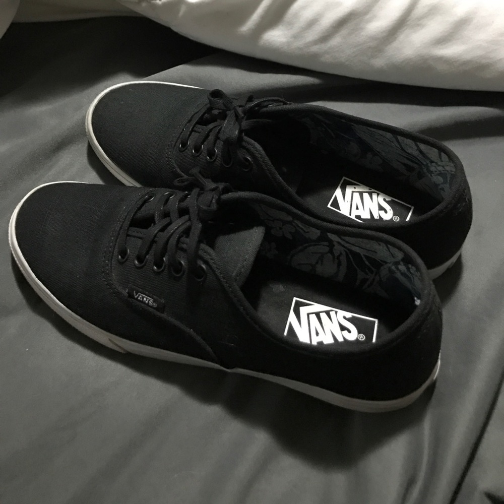 Black Vans Authentic Lo Pro