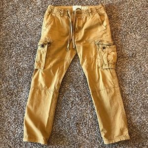 ⛔️A&F Cargo pants