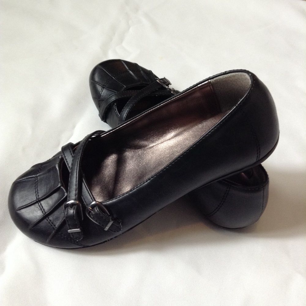 Kenneth Cole black Flats