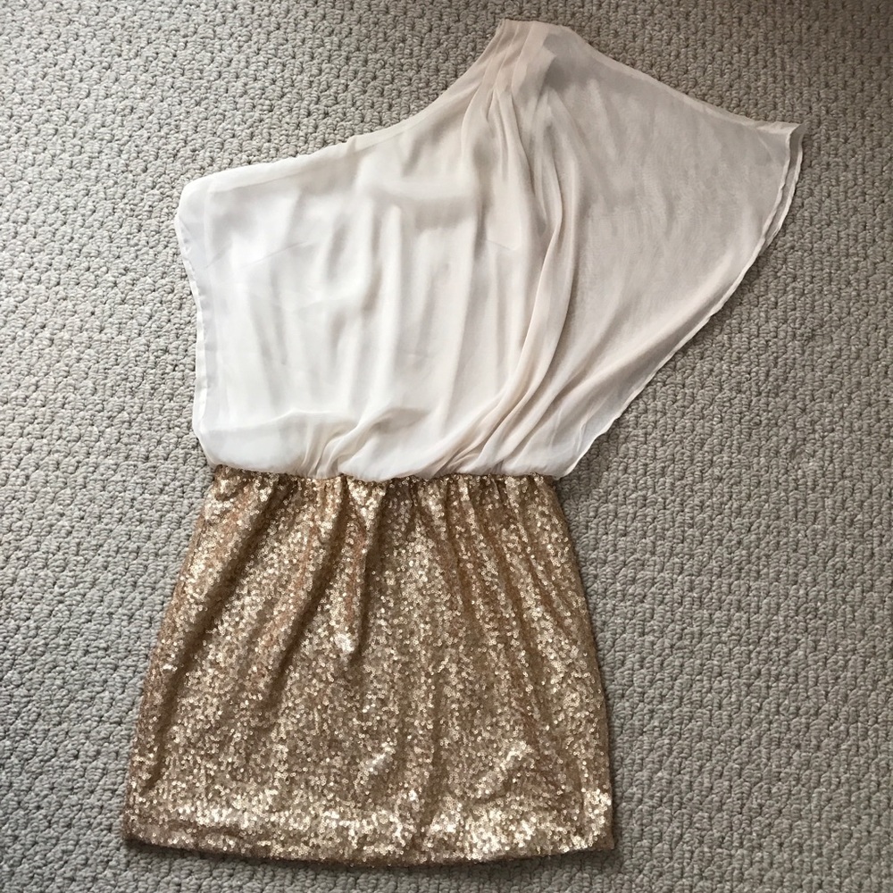 One shoulder dress