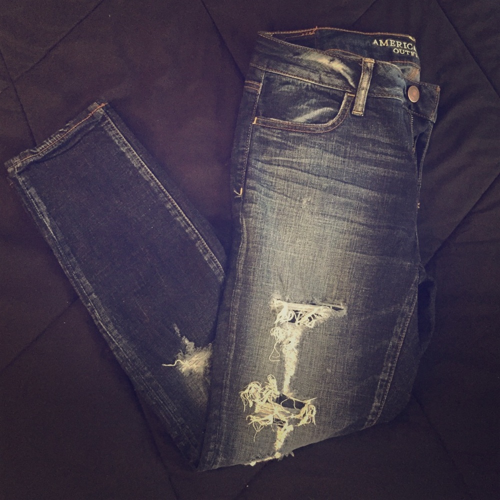 8 Short American Eagle Distressed Jeggings