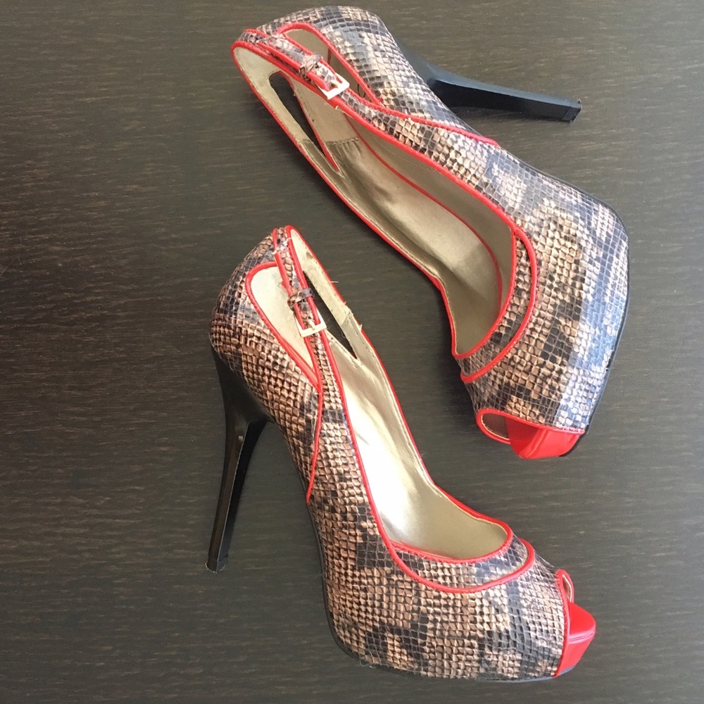 Like new! Guess • Snake Slingback Platform Heels