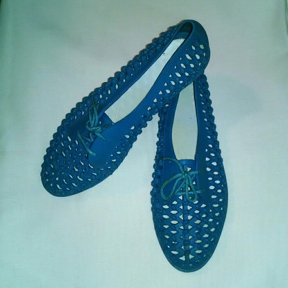 Vintage blue knot rubber shoes