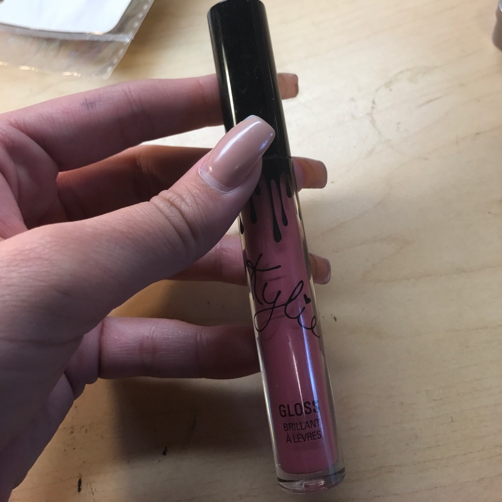 Kylie cosmetics lipgloss in Posey K