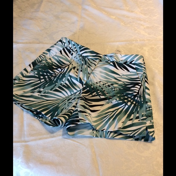 White House Black Market Pants - White House Black Market Coastal Shorts