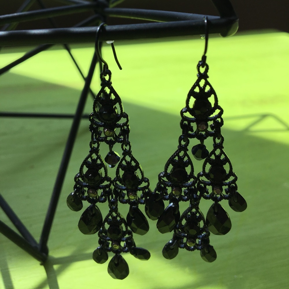 🖤SO PRETTY!🖤black chandelier earrings🖤