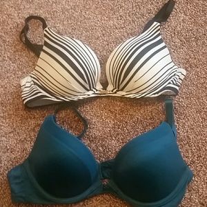 2 Victoria's secret , Plunge 32B bras