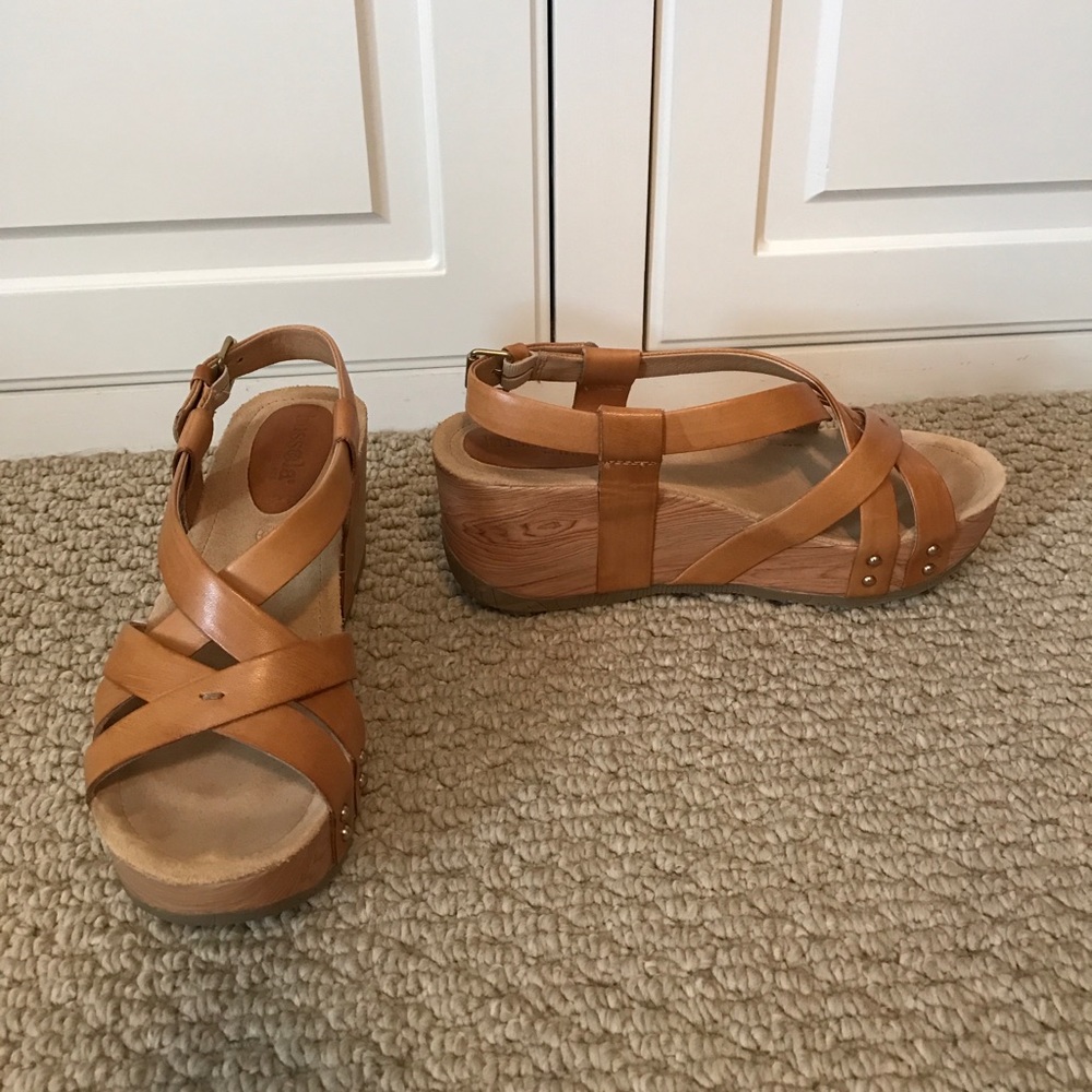 Bussola wedge sandals
