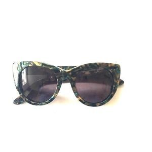 large tortoiseshell H & M sunglasses