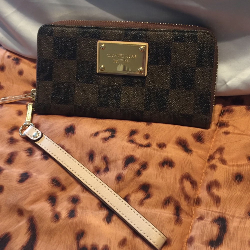 Michael Kors wristlet