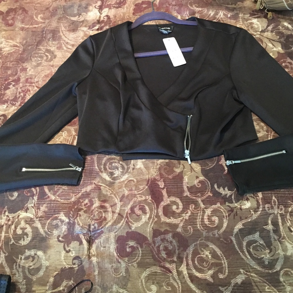 Bebe cropped jacket. Excellent cond.  never worn