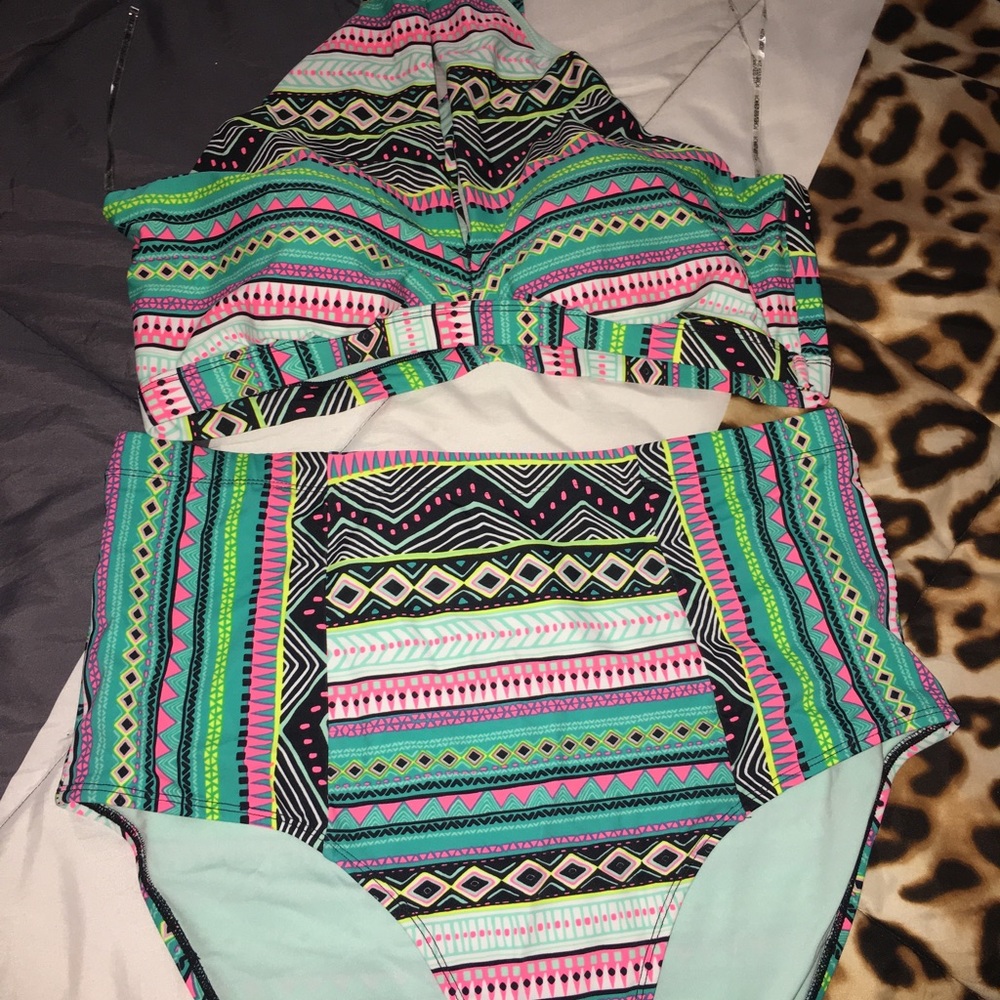 Plus size 2-piece swimsuit (Forever 21)