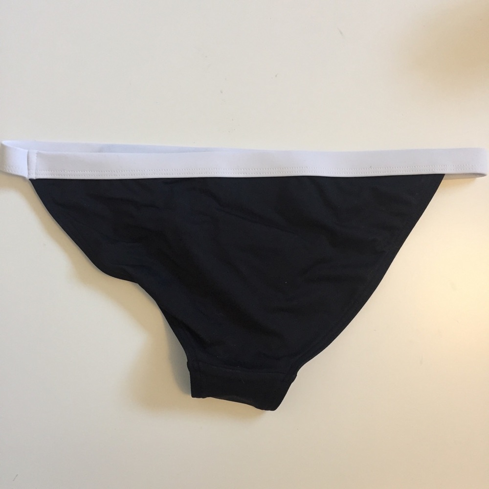 Beach Babe • Mod Bikini - Picture 7 of 8