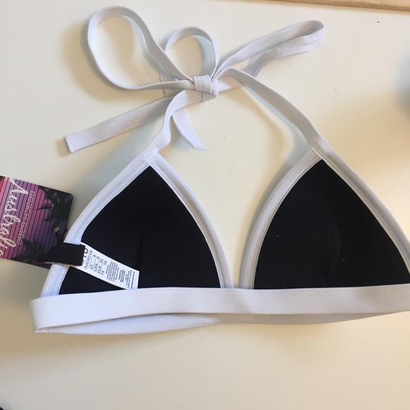 Beach Babe • Mod Bikini - Picture 4 of 8