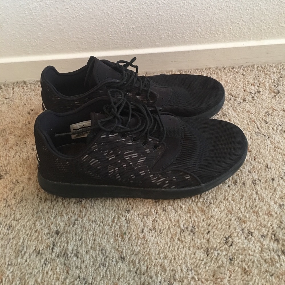 Jordans black