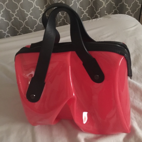 Hunter asymmetric duffle bright red plastic purse - Picture 4 of 8