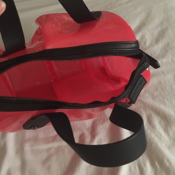 Hunter asymmetric duffle bright red plastic purse - Picture 6 of 8