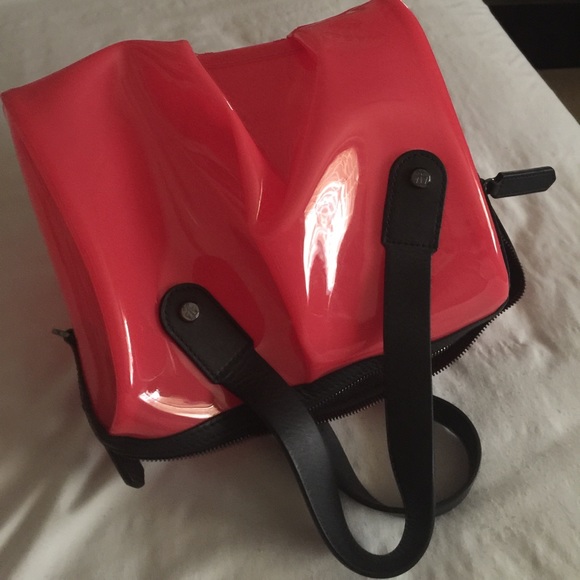 Hunter asymmetric duffle bright red plastic purse - Picture 7 of 8