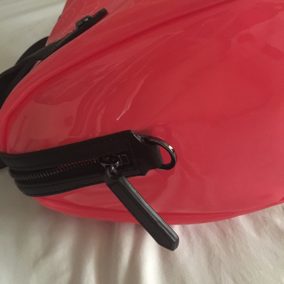 Hunter asymmetric duffle bright red plastic purse - Picture 8 of 8