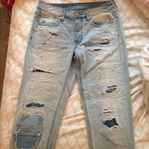 American eagle tomgirl distressed jeans