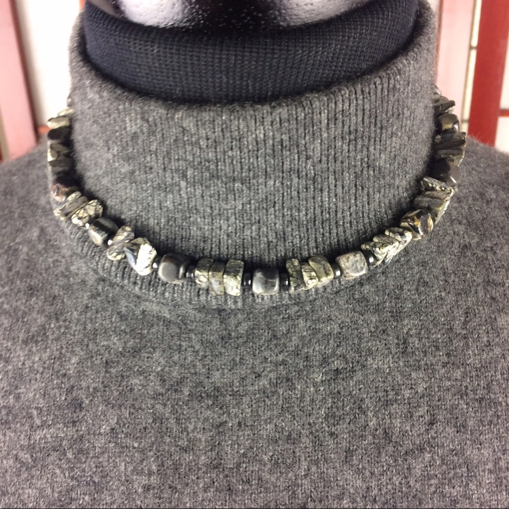 Semi-precious stone beaded necklace.