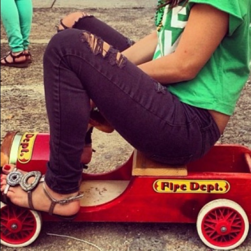 Bullhead Ripped Jeans - Picture 6 of 7