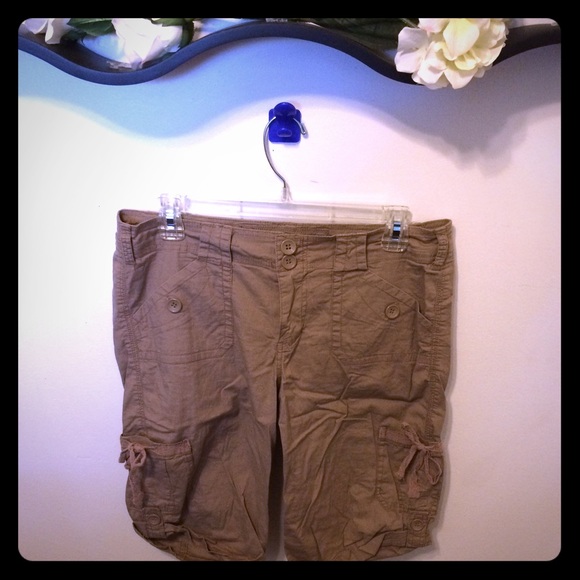 Light brown/tan soft cargo shorts - Picture 1 of 3