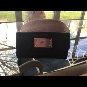 NWOT DKNY SOFT LEATHER WALLET