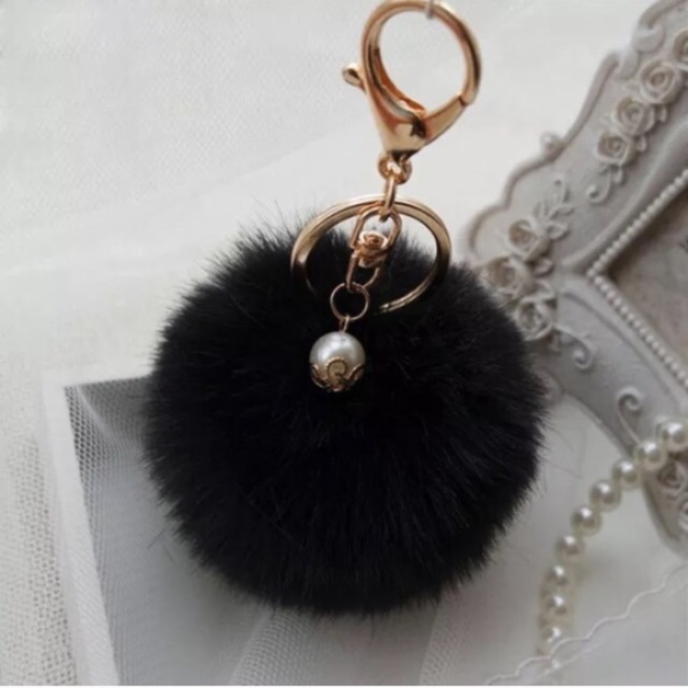 Pom Pom Key Chain w/ Pearl- Black