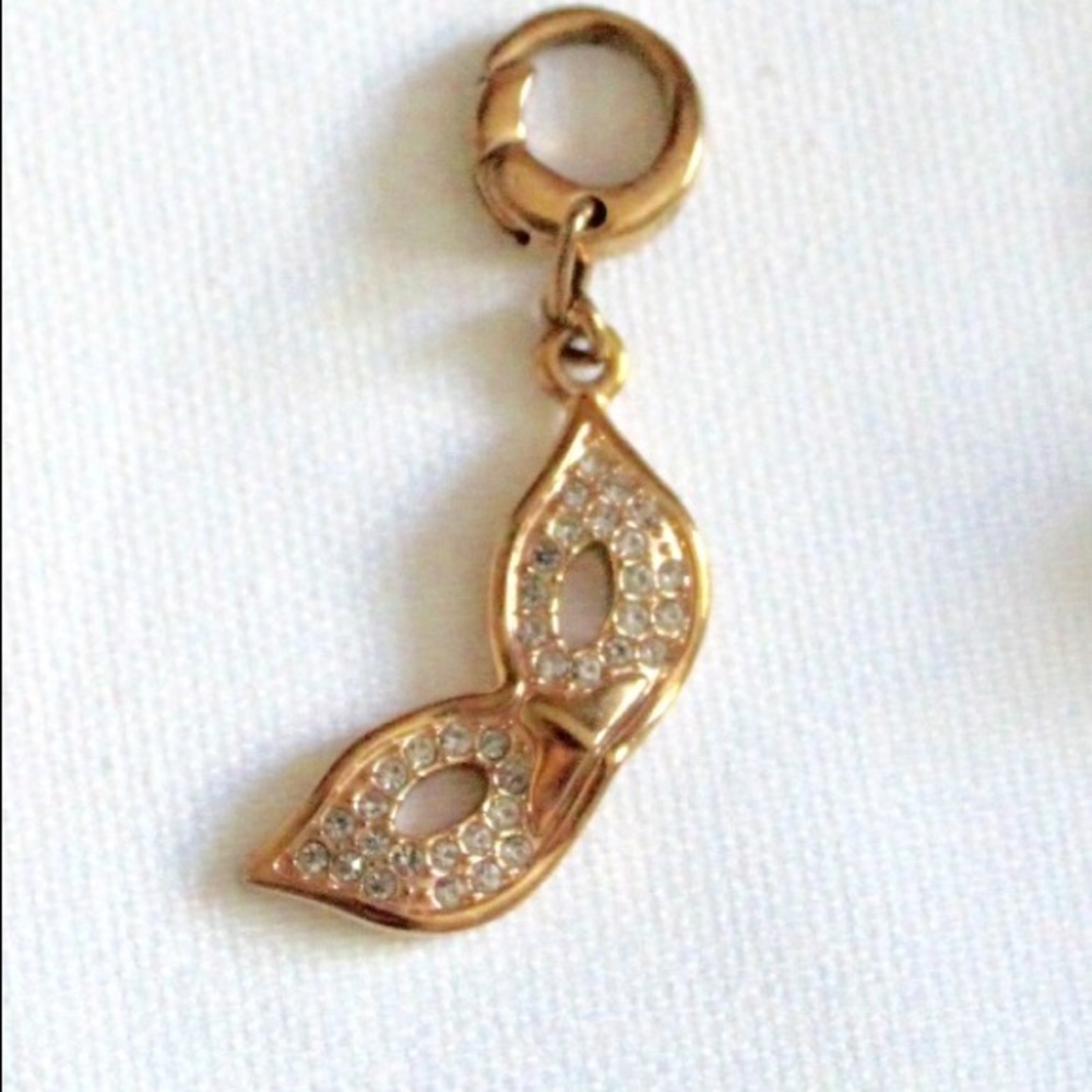 Fossil Mask Charm