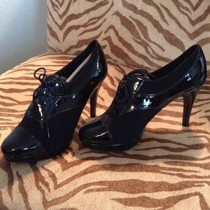 NWOT fun black lace-up platform pumps! Size 9