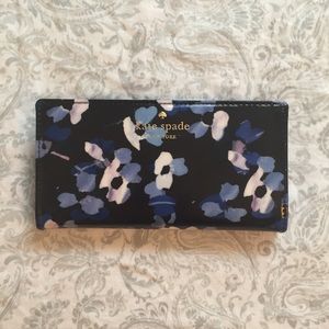 NWT Kate Spade Wallet Cedar street floral pattern